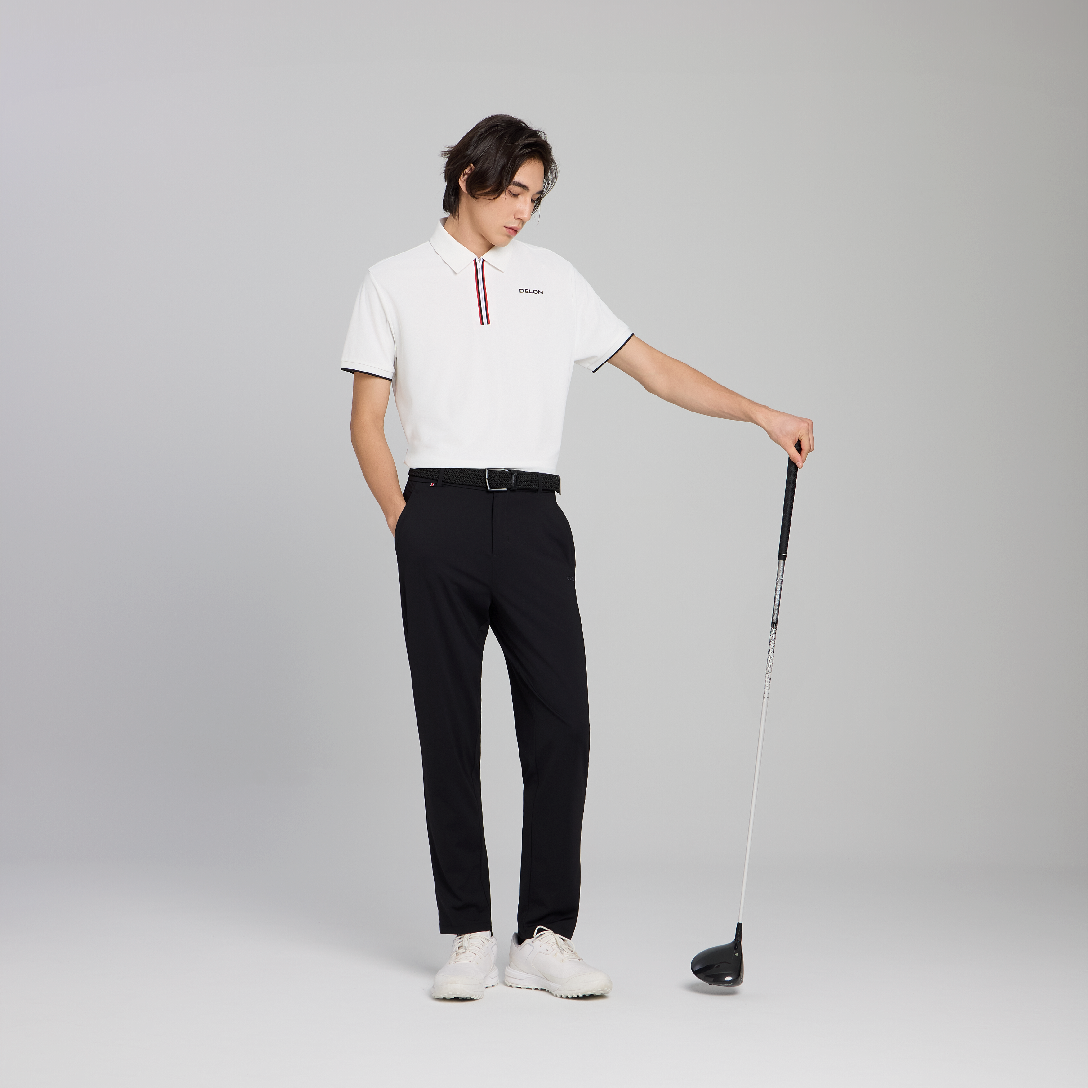 Model wearing DELON luxury athletic polo shirt, showcasing a tailored regular fit for golf, tennis, and padel.
